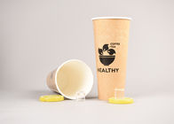 La bebida fría de encargo ahueca las tazas de café heladas disponibles biodegradables con las tapas