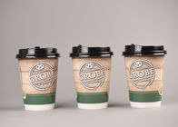 China Las tazas de café disponibles medias agradables del diseño 12oz doblan las tazas del papel de empapelar compañía