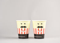 Tazas de café para llevar amarillas con las tapas, tazas de café disponibles amistosas de Eco