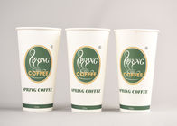 La aduana imprimió las tazas de papel disponibles del café 600ml con las mangas y las cubiertas