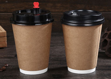 La taza de consumición de marcado en caliente del papel/aisló las tazas de café disponibles con las tapas